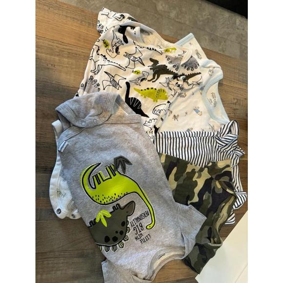 Baby boy 6-9 months onesie - Picture 4 of 4